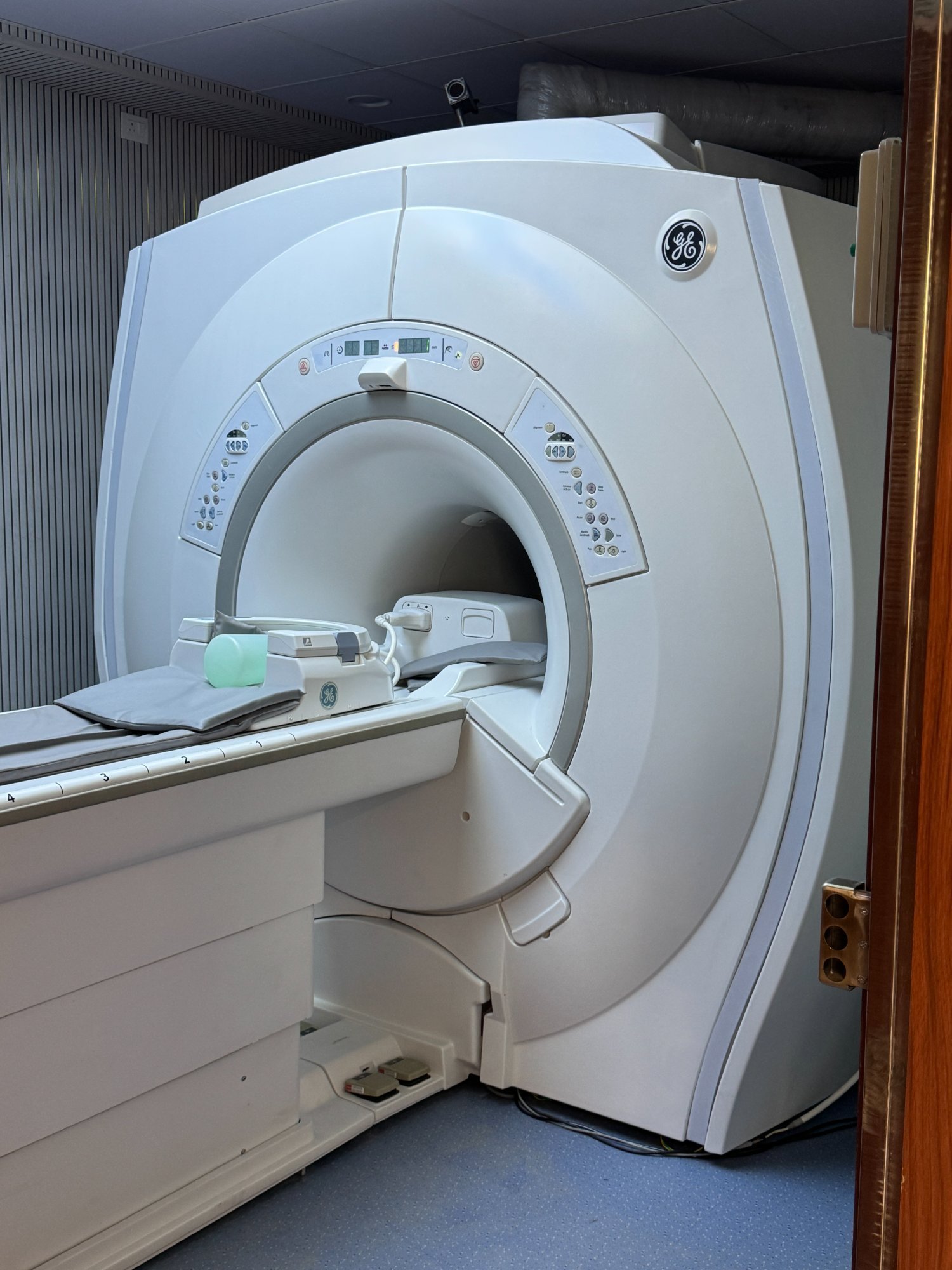 Adhiraj Imaging centre in Dilshad Garden